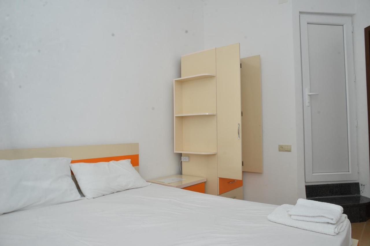 Orange Home Hotel 巴统 外观 照片