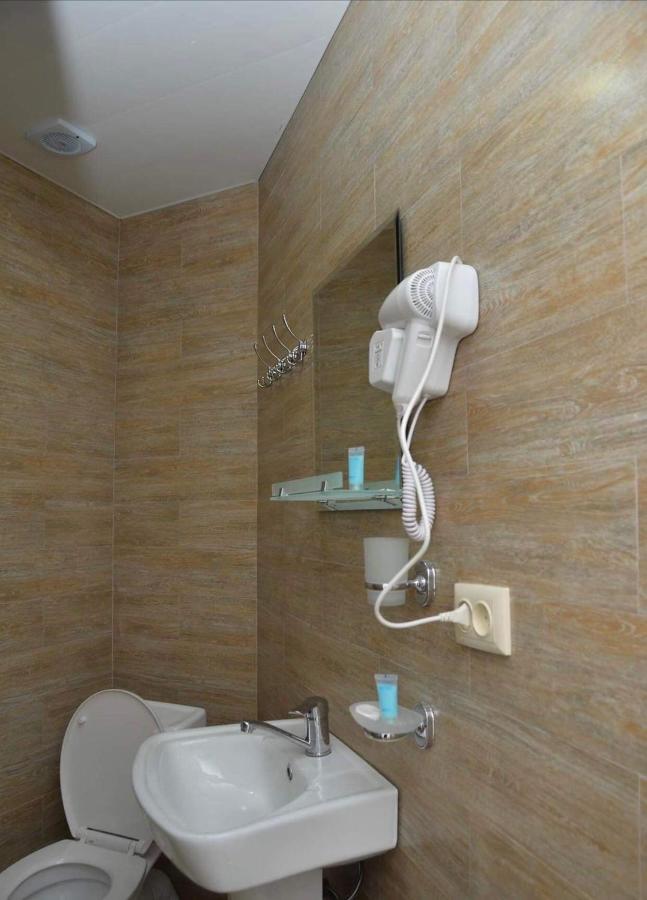 Orange Home Hotel 巴统 外观 照片