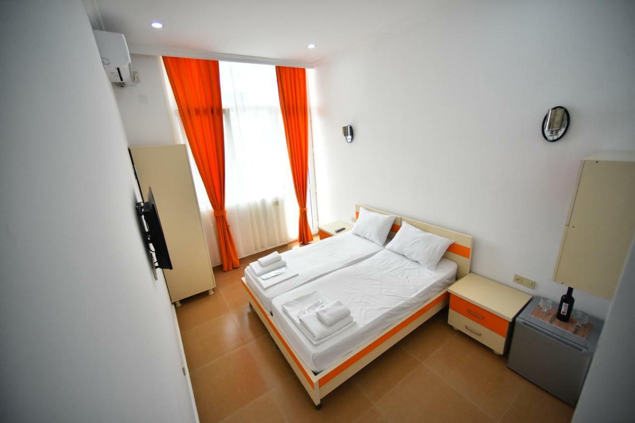 Orange Home Hotel 巴统 外观 照片
