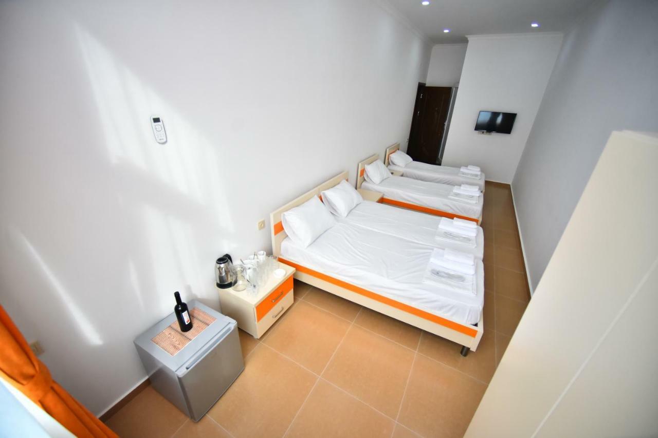 Orange Home Hotel 巴统 外观 照片