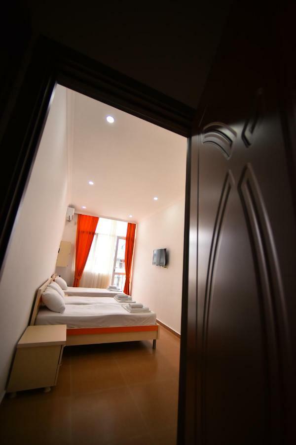 Orange Home Hotel 巴统 外观 照片
