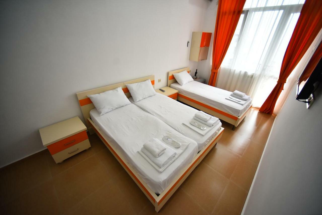 Orange Home Hotel 巴统 外观 照片