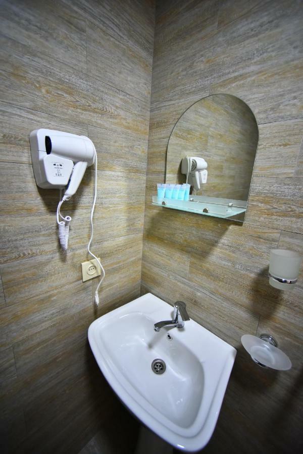 Orange Home Hotel 巴统 外观 照片