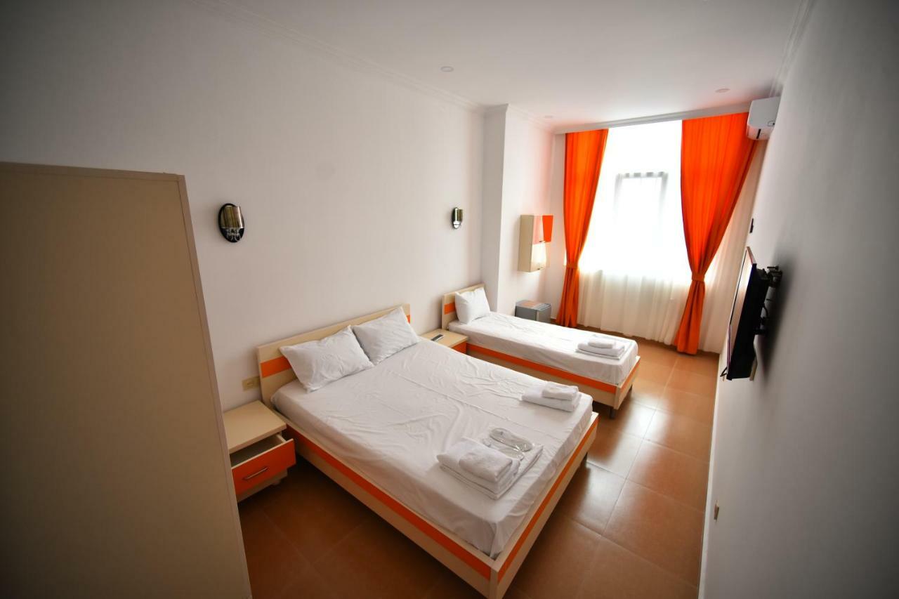 Orange Home Hotel 巴统 外观 照片
