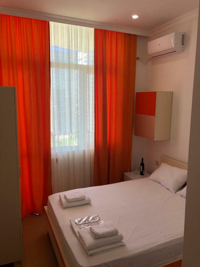 Orange Home Hotel 巴统 外观 照片