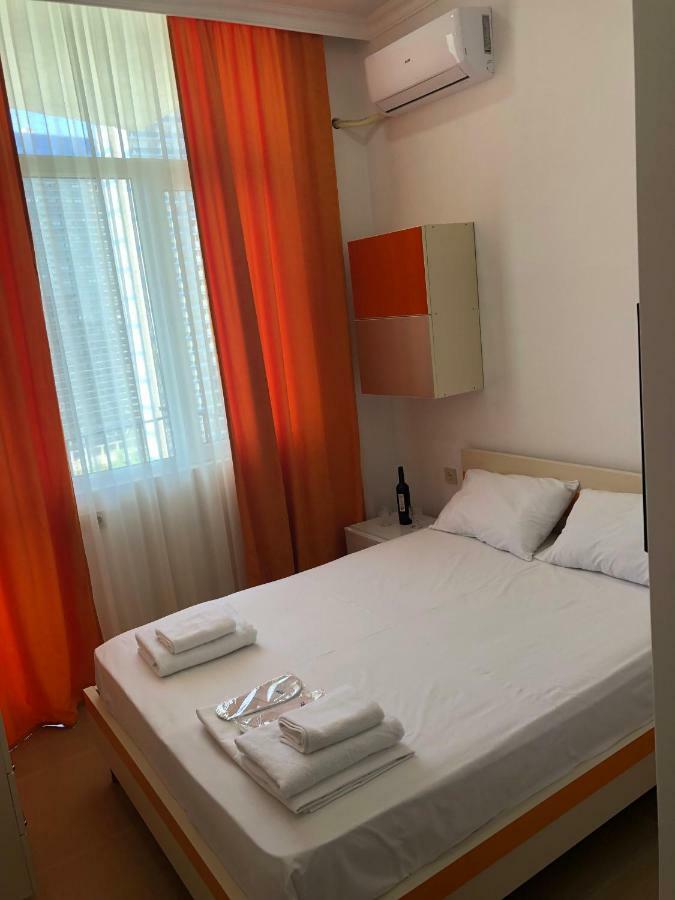 Orange Home Hotel 巴统 外观 照片